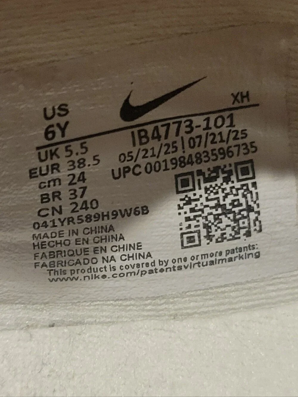 Nike minimal wear